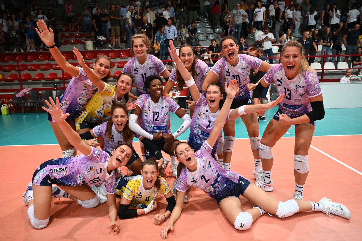 AdunaVolley's tweet photo. E comincia la stagione 23/24 con una importante vittoria per 3-2! Avanti così ! https://t.co/gjUkyAzHiA