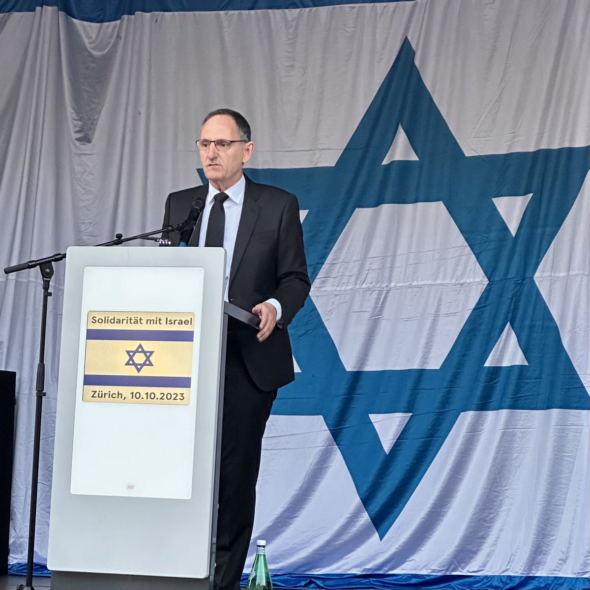 You can‘t negotiate with someone who has come to kill you. 
Fulminante Rede von Mario Fehr an der Kundgebung zur Solidarität mit Israel jetzt in Zürich.