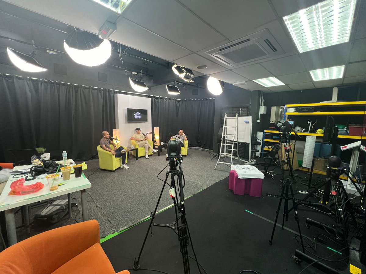Studio baru untuk <a href="/TiberPodcast/">TIBER</a> dah siap. Starting next episode onwards, kita akan mula buat recording dari sini. Thank you 🙏🏼 for all the support. Without you, we wouldn’t be the undisputed no 1 news podcast in the country. Tq team for going all in. <a href="/NajibAroff01/">Najib Aroff</a> <a href="/luqmanhriz/">Luqman Hariz</a>