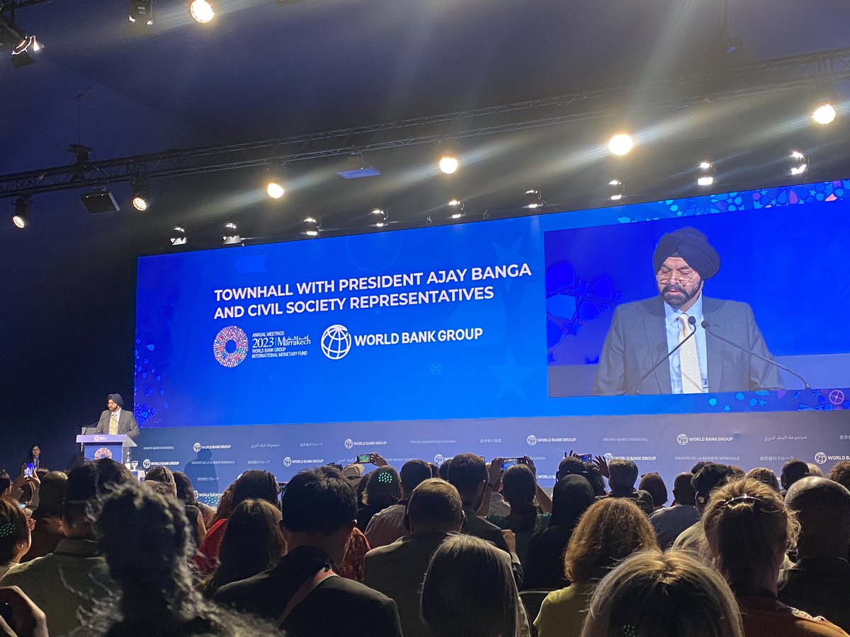 cakelyng's tweet photo. At #WBmeetings townhall with civil society, @WorldBank President Ajay Banga says “we will need a bigger bank” — with more lending comes more risk, and it is critical for the Bank to strengthen its accountability mechanisms and systems for remedying harm as it takes on that risk https://t.co/lmEIomqk6u