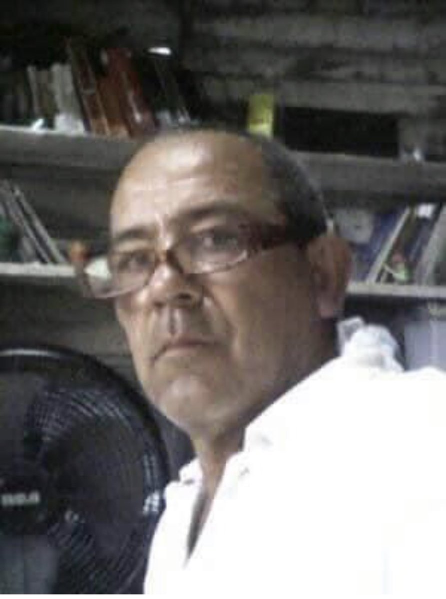 fantuporcuba's tweet photo. ⚫️🔴🟢 #FANTU
Nota Informativa.
#RepresionCuba
#RepresionInformativa
Coordinador Religioso del FANTU amenazado en Ciego de Ávila.
Por: Eusebia Key Torres.
El Condado, Santa Clara, 10 de octubre del 2023; (Cartero Antitotalitario).
José Carlos Fernández Rodríguez, Coordinador Religioso del Consejo Nacional del Foro Antitotalitario Unido (FANTU) fue amenazado por la Seguridad del Estado en plena vía pública de la ciudad de Ciego de Ávila, el pasado 9 de octubre, para que desmintiera que había sido embestido en días pasados por un vehículo manejado por un connotado Colaborador de la Policía Política.
En comunicación telefónica con la Sede Nacional del FANTU en la ciudad de Santa Clara, provincia Villa Clara, Fernández Rodríguez explicó, que mientras circulaba en una bicicleta con 3 ruedas, popularmente conocidas como bicitaxis, en la intercepción de las calles Carretera Central esquina a Máximo Gómez, frente a la Terminal de Ómnibus de la capital provincial de Ciego de Ávila resultó interceptado por un oficial del G-2.
El oficial con nombre operativo “Jorge Luis” de la Unidad Provincial de Enfrentamiento a la Actividad Subversiva Enemiga, subordinada a la Dirección de Contrainteligencia del Ministerio del Interior (DCI-MININT) le obstruyó su circulación vehicular con una motocicleta marca Suzuki que conducía y procedió a darle un ultimátum verbal, que, ya era una amenaza al público militante anticastrista en si misma.
La frase y amenaza del oficial de la Seguridad del Estado “Jorge Luis” al militante del FANTU José Carlos fue: “…vi tus denuncias y son mentiras, si no las mandas a quitar de las redes sociales, yo tendré que tomar medidas drásticas contigo…”. La respuesta del opositor anticomunista al represor del aludido fue: “…Dios es mi principal testigo, de que así sucedieron las cosas, y además, ojalá El Señor me dé la oportunidad de ser preso político…”.
Ante aquella respuesta de José Carlos al oficial represivo, éste abiertamente encolerizado aceleró su vehículo automotor y se retiró apresuradamente del lugar. José Carlos Fernández Rodríguez resultó embestido por el vehículo de un conocido Colaborador de la Seguridad del Estado en Ciego de Ávila, el pasado día 5 de octubre del año 2023, por lo que la redacción del Cartero Antitotalitario también publicó esa noticia.
#FANTUxLaVerdad
#NoALaMordaza