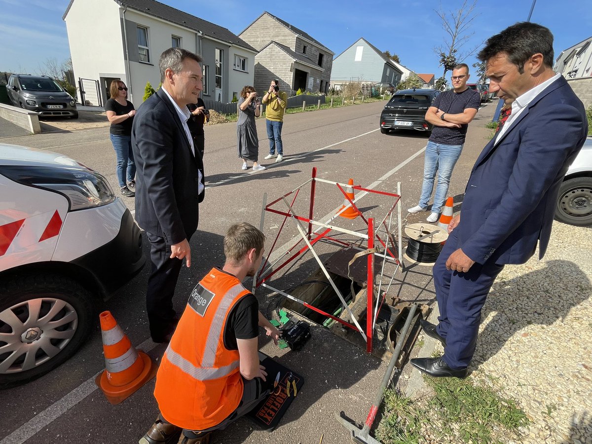 Le 1er raccordement à la #FibreOrange inauguré aujourd’hui à #MoyeuvreGrande. 
Des clients ravis de découvrir les nouveaux usages de la Fibre 👍