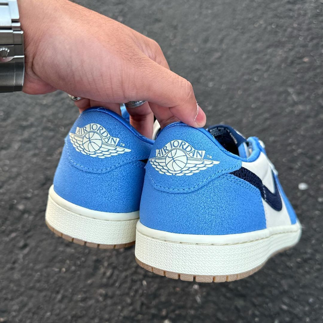 TheSiteSupply's tweet photo. Air Jordan 1 Low OG “UNC” PE 🔥 

📸 @W_Neloy https://t.co/CKwKKqqSPT