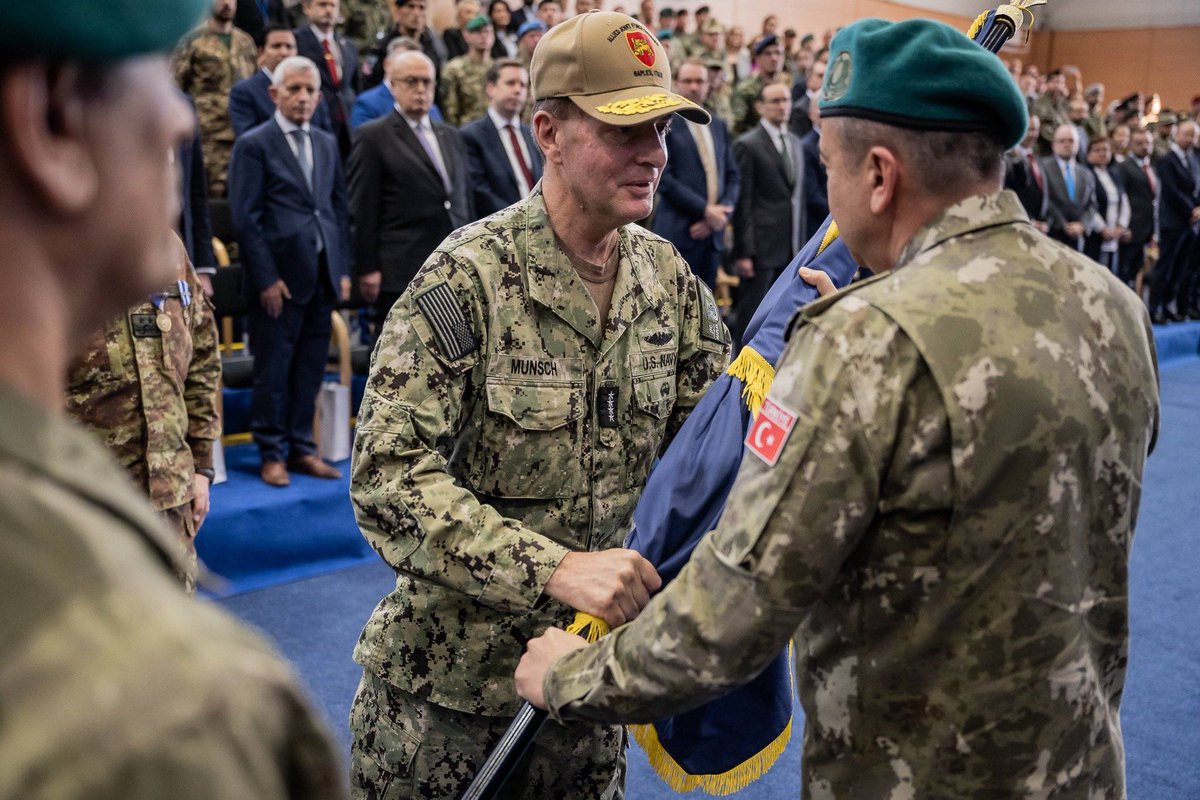 JFC_Naples's tweet photo. Today, #JFCNP Commander, Admiral Stuart B. Munsch, attended #NATO-led #KFOR mission transfer of authority ceremony between (ITA flag) Major General Angelo Michele Ristuccia and (TUR flag) Major General Özkan ULUTAŞ. https://t.co/mFMppEi0eA