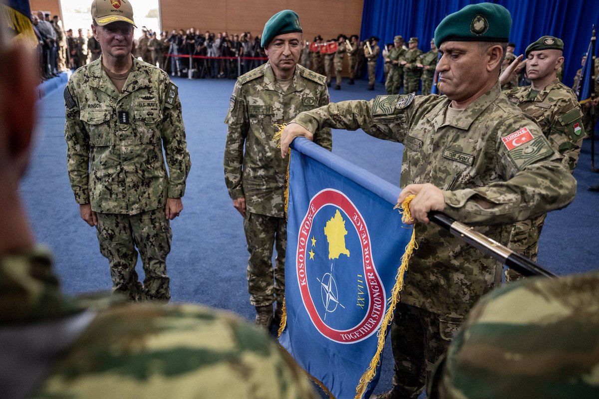 JFC_Naples's tweet photo. Today, #JFCNP Commander, Admiral Stuart B. Munsch, attended #NATO-led #KFOR mission transfer of authority ceremony between (ITA flag) Major General Angelo Michele Ristuccia and (TUR flag) Major General Özkan ULUTAŞ. https://t.co/mFMppEi0eA