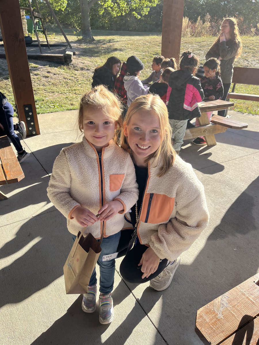 missmkford's tweet photo. Lots of unplanned “twinning” this Tuesday! https://t.co/arhCA31BfT