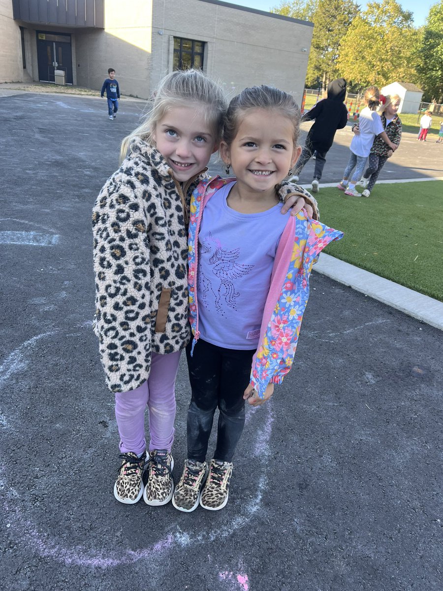 missmkford's tweet photo. Lots of unplanned “twinning” this Tuesday! https://t.co/arhCA31BfT