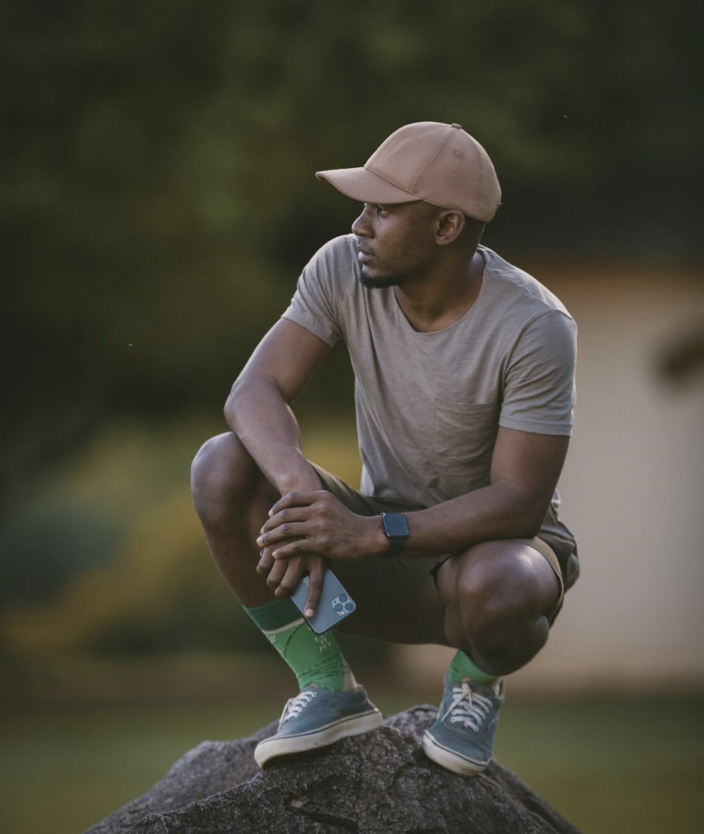 chapo255's tweet photo. MICHAEL ATALIO  SANGA ( MIKE ATILIO ) SHUJAA WA MAPINDUZI YA VIDEO NCHINI ASIYE IMBWA.

Ukizungumzia mapinduzi ya music video nchini huwezi kuacha kumtaja Mike Atilio na kampuni yake ya “Mike Rentals”

Kutokana na camera na vifaa vingi  ni gharama sana na music directors wetu wengi kushindwa kuvinunua basi hapo ndipo  mchango wa jamaa unaonekana kwani bila kuanzisha kampuni ya kuazimisha vifaa vya production nchini huenda bado tungekuwa tunaenda South Africa.👇