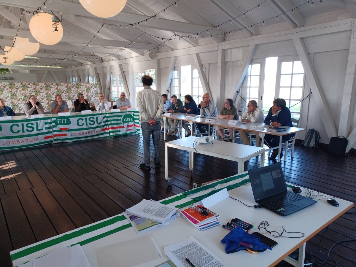 di_dicapua's tweet photo. A Villanterio, in tenuta il cigno, giornata di formazione per la @FitcislP con Fabbrica del sapere @FitLombardia, Michele Mercuri.
Temi: Partecipazione lavoratori a gestione Imprese; Rappresentanza, contrattazione nel quadro del diritto sindacale; Organizzazione, proselitismo! https://t.co/TJLzoIX7NQ