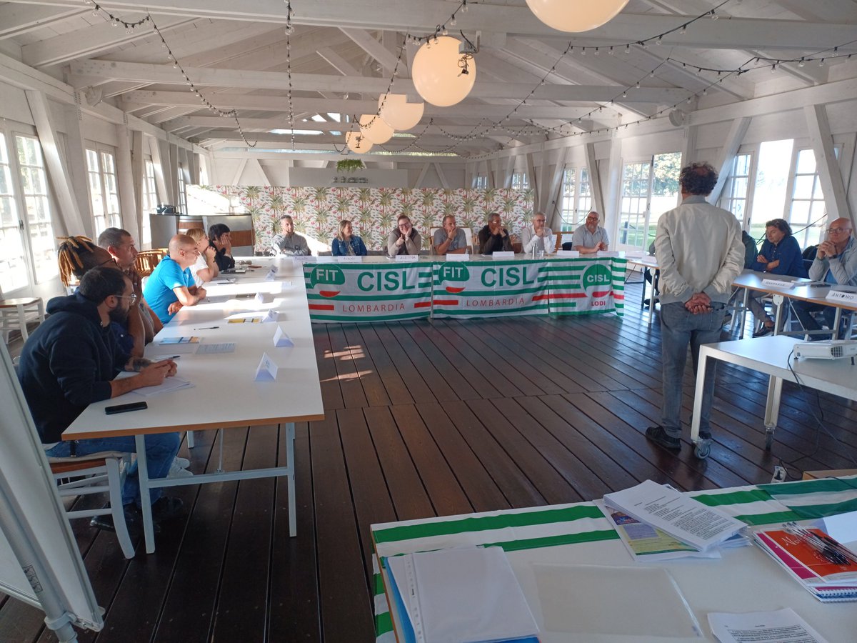 di_dicapua's tweet photo. A Villanterio, in tenuta il cigno, giornata di formazione per la @FitcislP con Fabbrica del sapere @FitLombardia, Michele Mercuri.
Temi: Partecipazione lavoratori a gestione Imprese; Rappresentanza, contrattazione nel quadro del diritto sindacale; Organizzazione, proselitismo! https://t.co/TJLzoIX7NQ