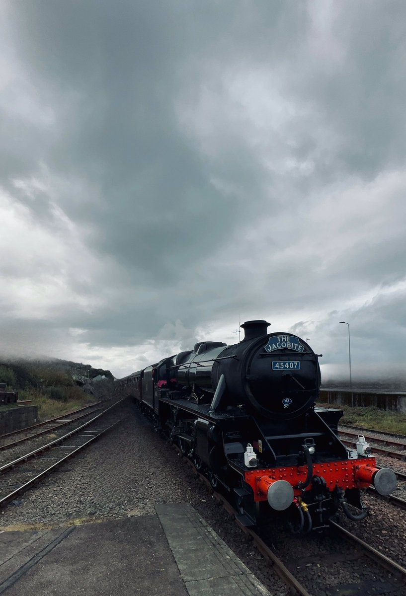 valerietibbs's tweet photo. I haven’t posted in forever! Here’s some pics from my trip to Scotland.  Also, I’d really like to got to Iceland next year and was hoping to use miles.  Anyone have United Airlines miles they don’t want? Send ‘em my way! 😁

https://t.co/sMXbIqnAjm https://t.co/bUWAl6e9lR