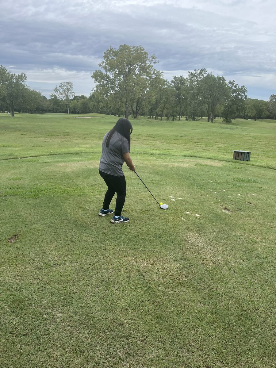 CoachAMitchell5's tweet photo. Hanging with @SWgolfers today‼️ the tournament is underway! #GOLFONATUESDAY https://t.co/sI1vkm3K88