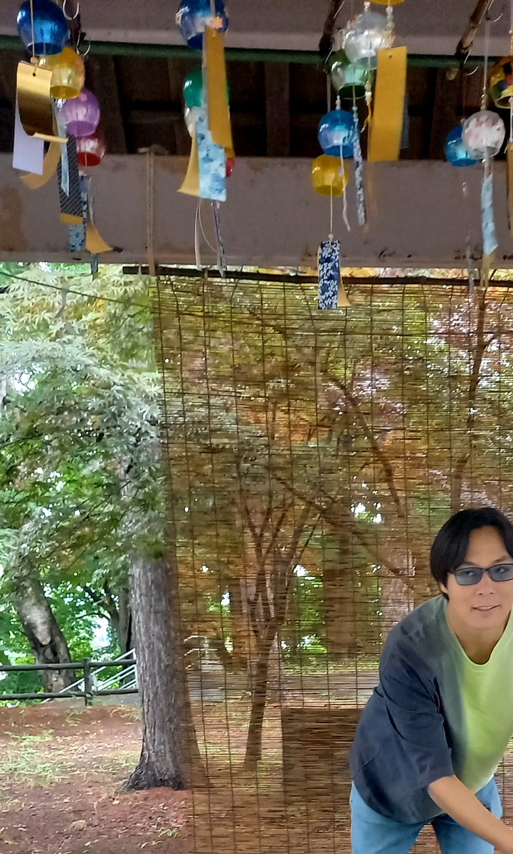 4mLfBNaQcmlyARe's tweet photo. この写真さ左の１番後ろの木女性の顔みたいに見えるんですよ
この神社
恋愛の神社なんで神さまかなって思ってます！
#札幌
#コンカフェ 
#手品師
#メイド喫茶 https://t.co/s9hvrXRsPt