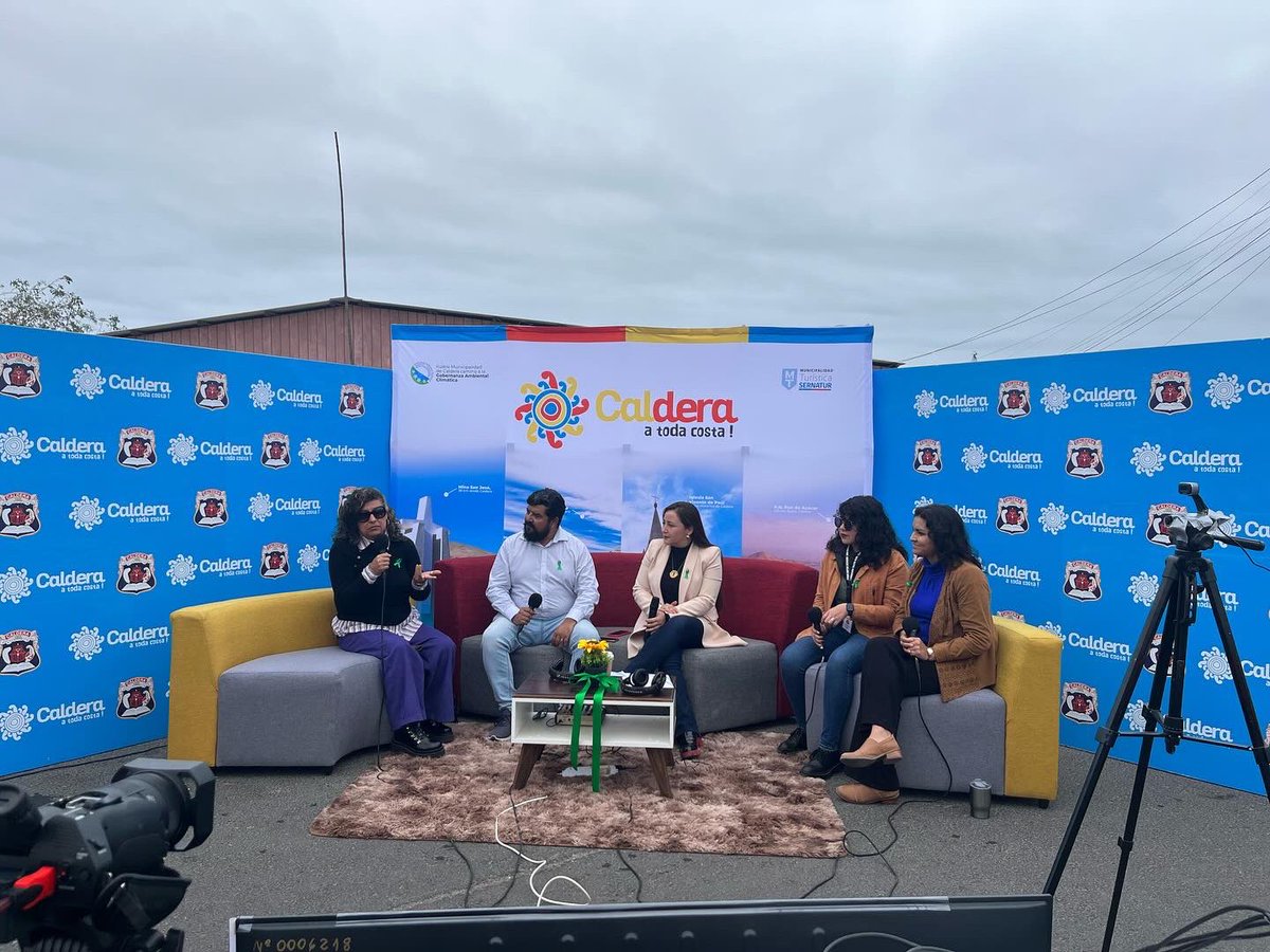 Hablando de #SaludMental en la Feria Libre de #Caldera junto a los equipos municipales.