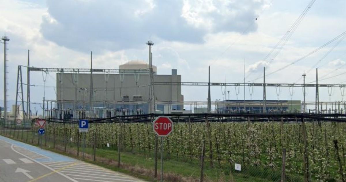 fattoquotidiano's tweet photo. C'è una perdita nella centrale nucleare di Krsko, a 120 km da Trieste: fermato l'impianto - Il Fatto Quotidiano https://t.co/OngnIAvI0C https://t.co/GCdi7clyTi