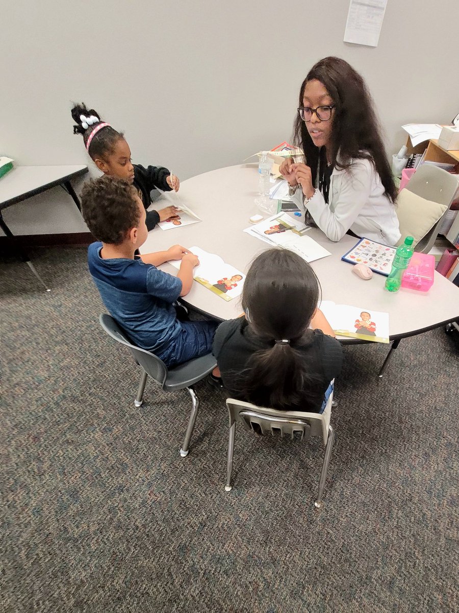 literacy_lounge's tweet photo. Loving the growth we're seeing from our kinder thanks to the great work of our @HumbleISD_JFE kinder squad. 🚀👩🏾‍🚀👨‍🚀#outofthisworld https://t.co/5abVcMMsBJ