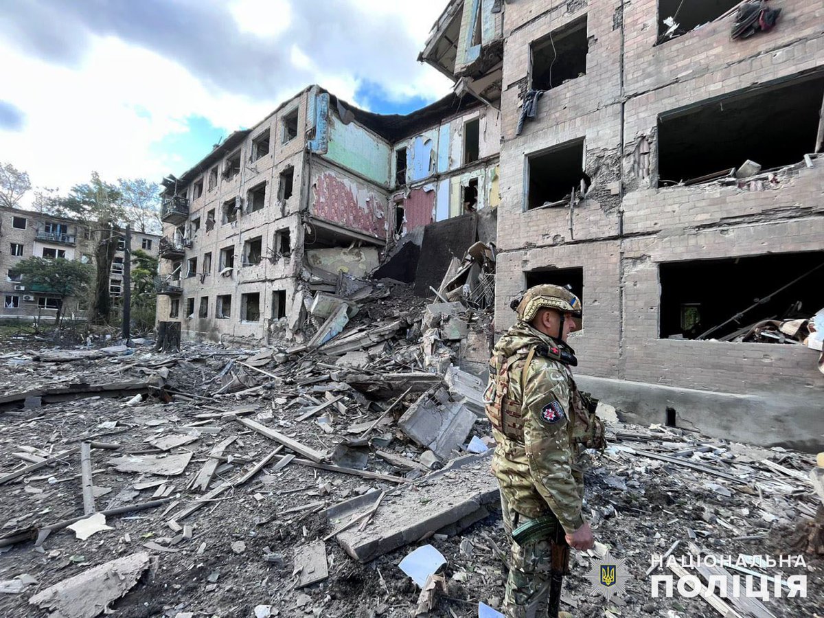 Oksii33's tweet photo. Avdiyivka in Donetsk region has been under massive ruZzian fire since the morning.

You know why nobody sees what is daily happening in Ukraine?

Because it’s happening daily and people just try to ignore it, don’t share it anymore, #RussianWarCrimes are normalized, unlike HAMAS https://t.co/Hpq6YVgBtS