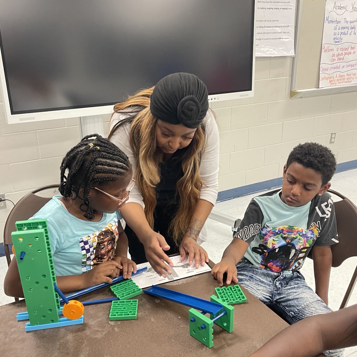 🚨Attention Certified Teachers! Looking for new ways to make an impact? Provide hands-on academic enrichment after school in our 21st Century Community Learning Centers. Multiple openings available at Callahan and Engelwood Centers. ➡️ Apply at orlando.gov/jobs