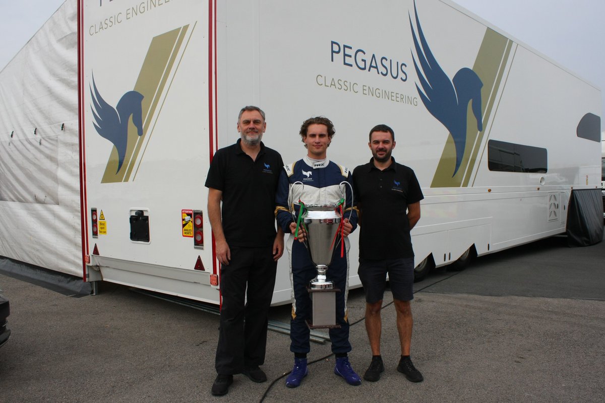 SportsCarChamp's tweet photo. Our 2023 Championship winners got their trophies at Donington Park.

Michael Gibbins finished a dominant 2023 with 163 points ahead of Josh Law. Charlie Hyett finished ahead of Nick Hyett with 114 points.

#Sports2000 #Motorsport #racing #MotorsportUK #HistoricRacing https://t.co/wR9vf73fEi