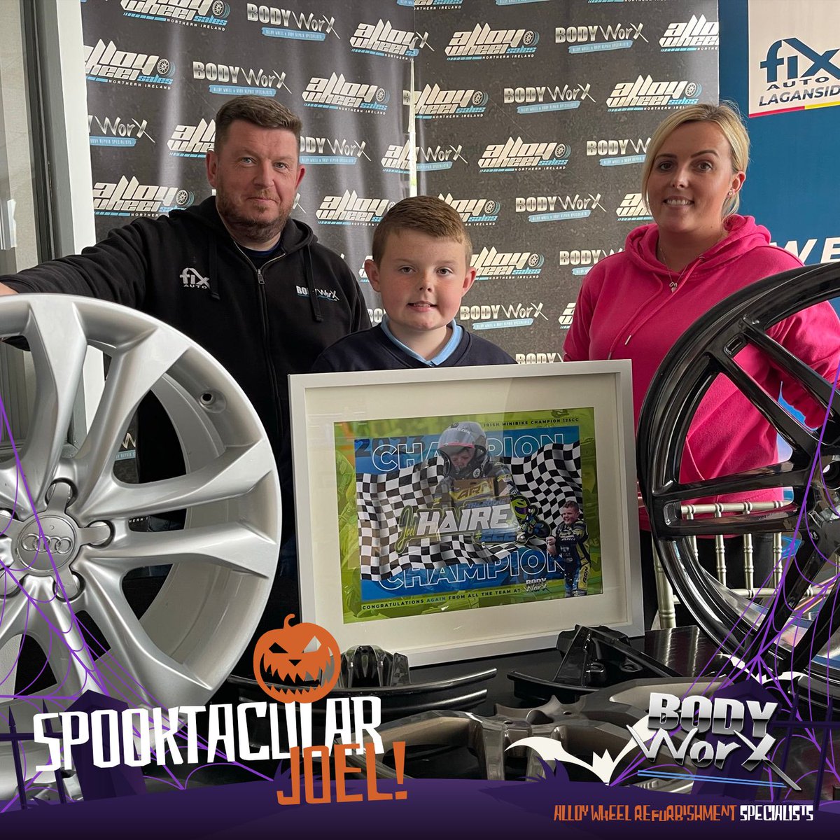 🏆 | 𝐒𝐏𝐎𝐍𝐒𝐎𝐑 𝐍𝐄𝐖𝐒 || CONGRATULATIONS ...Joel!

Contrary to belief, for this photo, Greer has his #halloween mask off 😂 ...and is pictured with the Champ Joel Haire! After a bitta' deliberation we managed to get part of his management in too - in the form of his Mum!!