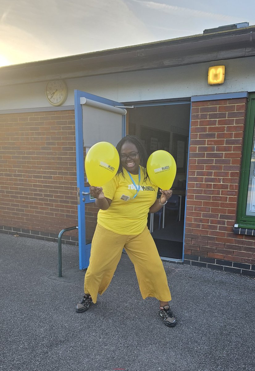 The sun was shining today for #HelloYellow 🌞 Please help us raise money for <a href="/YoungMindsUK/">YoungMinds</a> 
justgiving.com/page/whittingh…