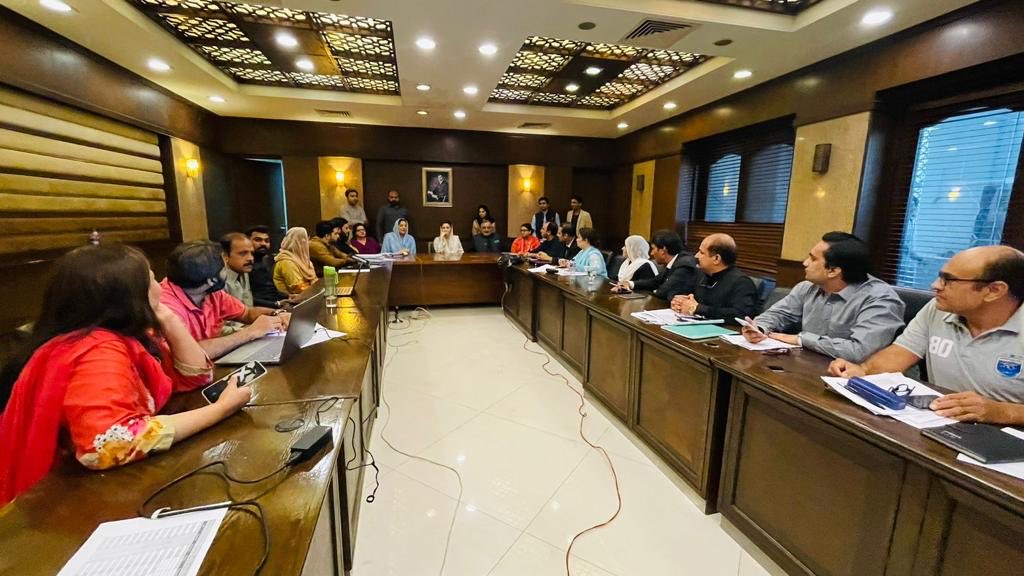 MaryamNSharif's tweet photo. Control room for 21st Oct, connected to all provinces, chapters &amp; districts working round the clock at PMLN HQs. https://t.co/bfTeH1XMGq