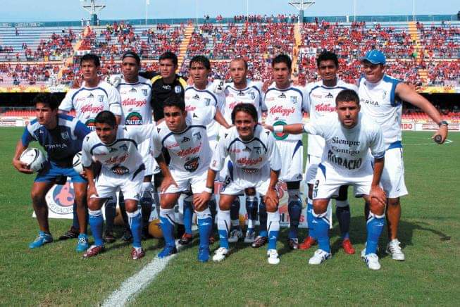 Nuestro primer juego en 1era división vs Veracruz.
Viajando en camión el cual se descompuso en plena autopista..