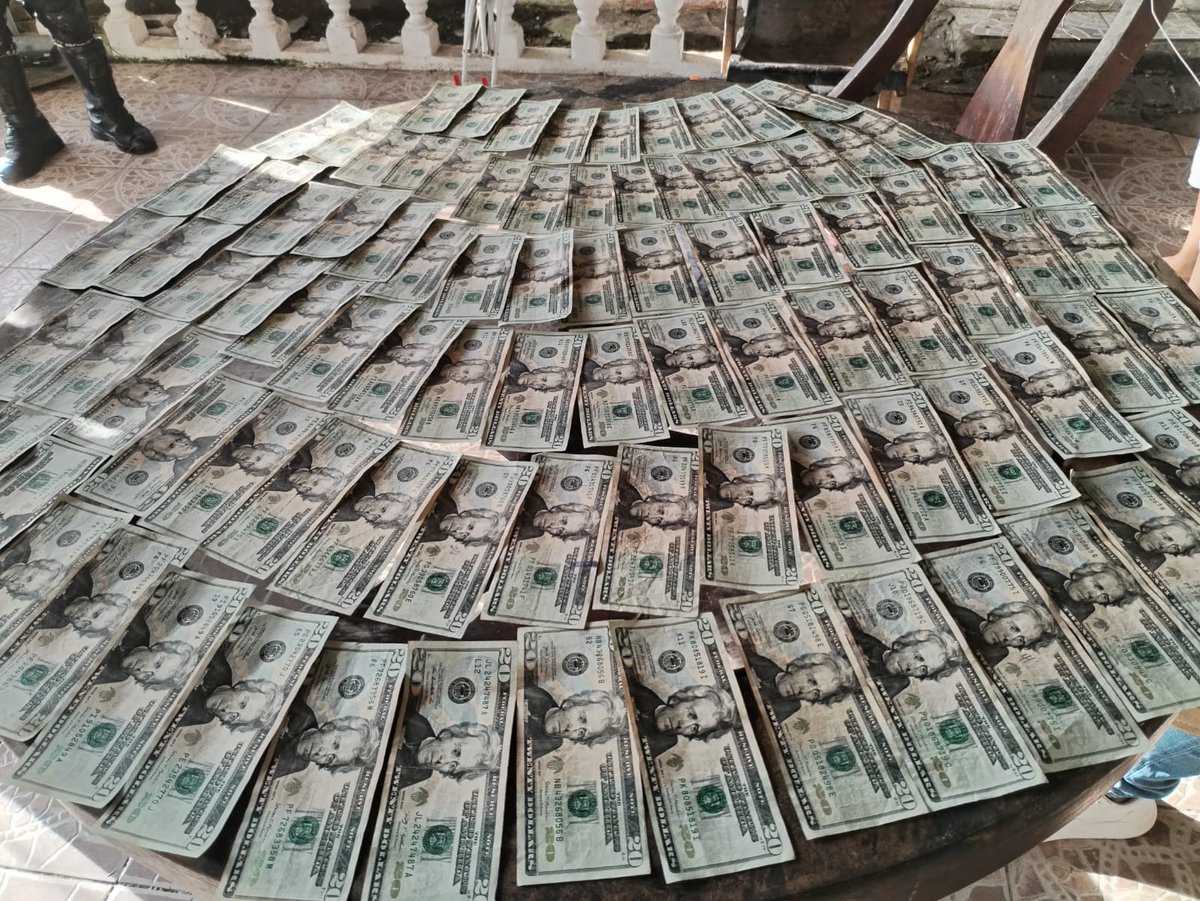 Aprehenden en Burunga de Arraiján a un hombre que mantenía dos oficios por delitos relacionados con drogas, contra el orden económico y blanqueo de capitales. Le decomisaron B/.3,009.19 que no pudo justificar. @ProtegeryServir #TReporta