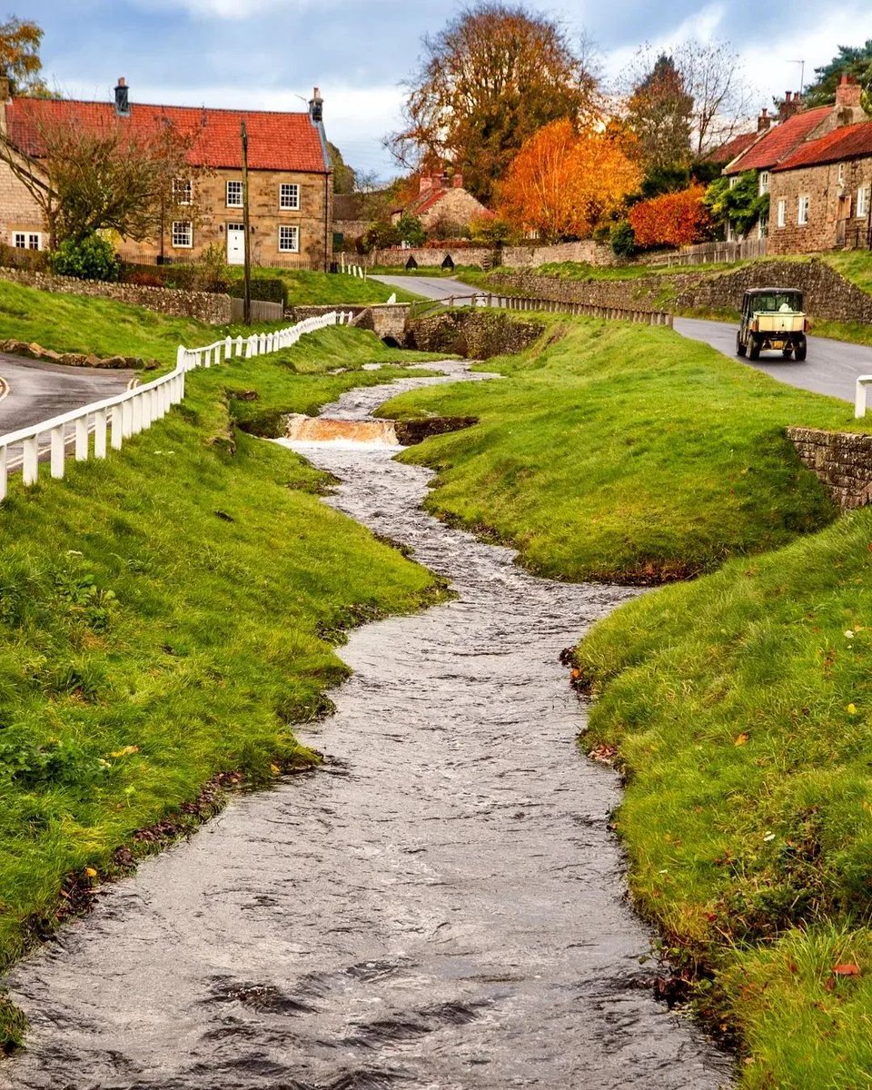 📍Hutton-le-Hole Photo By: @yorkshire_brew