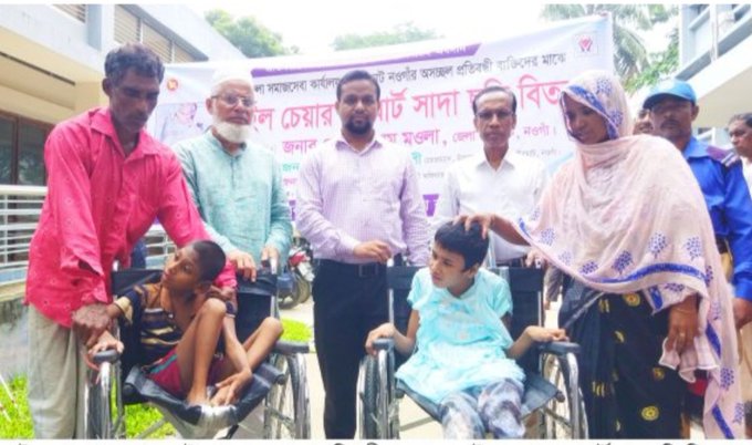 ধামইরহাটে অস্বচ্ছ প্রতিবন্ধীদের মাঝে হুইল চেয়ার ও স্মার্ট সাদাছড়ি বিতরণ