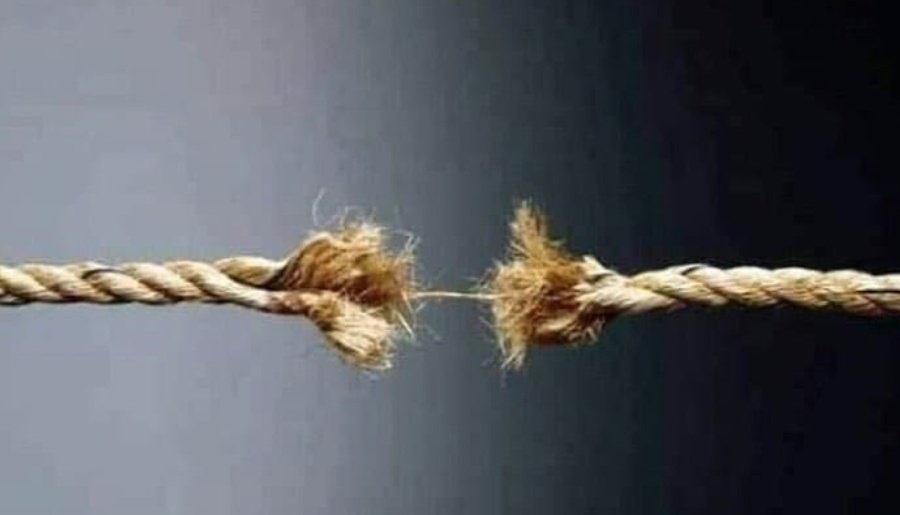 Yo intentando aguantar la risa en momentos serios:
