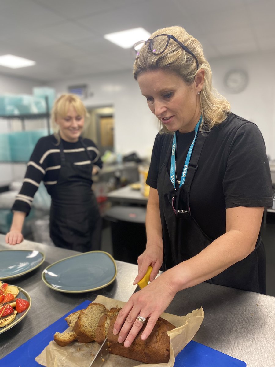 NDHullUni's tweet photo. Say hello to our newest #RD2Bs! Today was their first cooking practical-all about gluten free cooking,ingredients and preparation.Being able to educate & support individuals who require a GFD is just one of the roles of a dietitian. (And thank you to @glutafin for our samples🙏) https://t.co/anaTScQlES