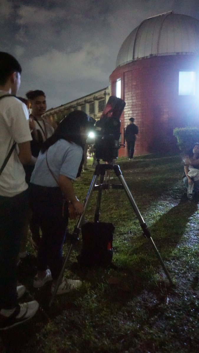 abelloliz's tweet photo. Thousands flock to PAGASA's telescoping and stargazing sessions at 7 to 10 p.m., Oct. 10 in PAGASA Observatory, University of the Philippines, Diliman. https://t.co/gN1PjkOWnd