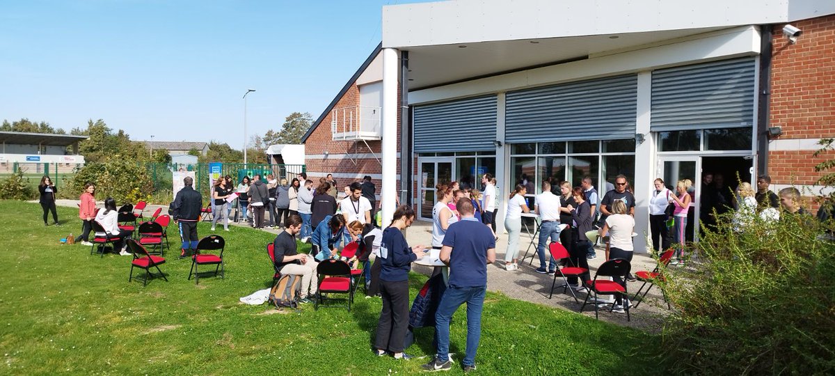 Aujourd'hui, 68 chercheurs d'emploi et 15 entreprises ont participé au Stade Vers l'Emploi organisé par les @poleemploi_HDF  de l'Arrageois et la <a href="/LigueHDFA/">Ligue Hauts-de-France Athlétisme</a>. Une façon innovante de se rencontrer, de valoriser ses savoir-être et de recruter 👍 #TousMobilisés #OnEstLaPourVous