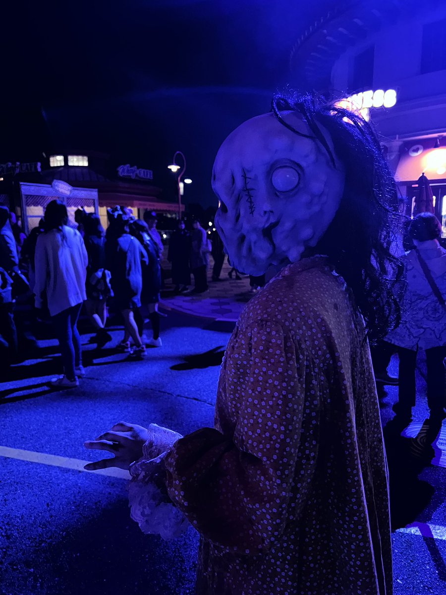 himari_1234's tweet photo. ユニバで初ゾンビ体験🧟‍♀️

20年ぶりに絶叫マシンに乗って大興奮✨
開園から閉園まで遊び尽くしてクッタクタ🥱 https://t.co/KOhypMmc2N