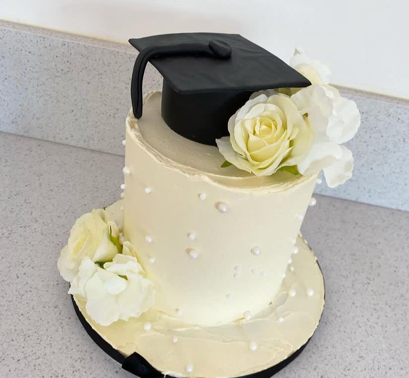 Faith4478Faith's tweet photo. Graduation party Cake 🥳 https://t.co/8Jtp5cfShQ