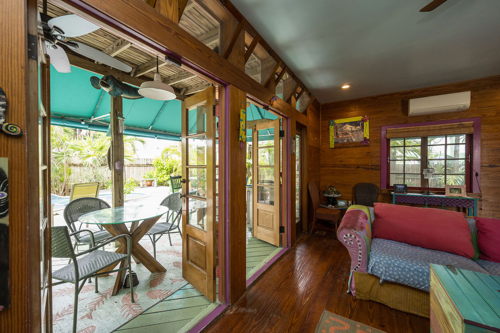 KeyWestHouses's tweet photo. 906 Emma St #keywest #floridakeys  $1,530,000 main house and cottage 
https://t.co/rBqdq72PVj https://t.co/zvDIzXrl0n