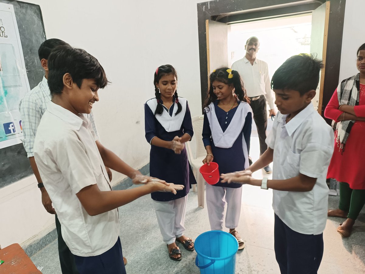 RadioBulbul's tweet photo. Narrowcasting program held by
#Radiobulbul on #GlobalHandwashingDay is themed #Cleanhandsarewithinreach At N.C High School puruan bazar bhadrak @Youth4WaterPlus @UNICEFIndia @DM_Bhadrak @niyazlive @manishrathor90 @CRAIndiaLive @MIB_India @MoCollegeMCAPS @CMO_Odisha https://t.co/HMcY5S5IMZ