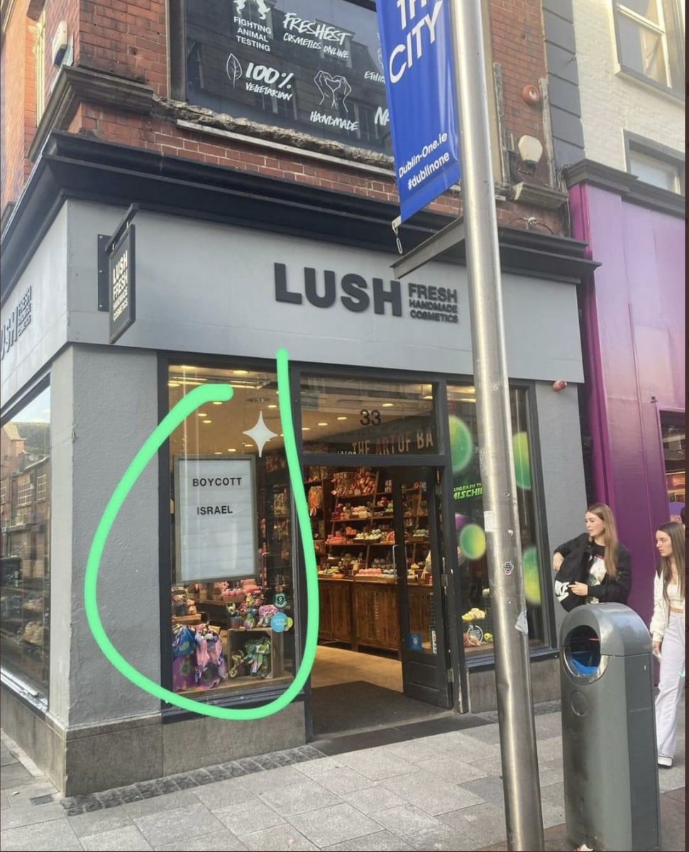 Never_Again2020's tweet image. Can a brand be antisemitic? Well, cosmetics brand/retailer @LushLtd wants to boycott Israel after it's citizens, many of them babies, were subjected to indiscriminate slaughter, torture, rape and kidnap by terrorists. Lush founder @Markatlush was awarded an OBE in 2010.