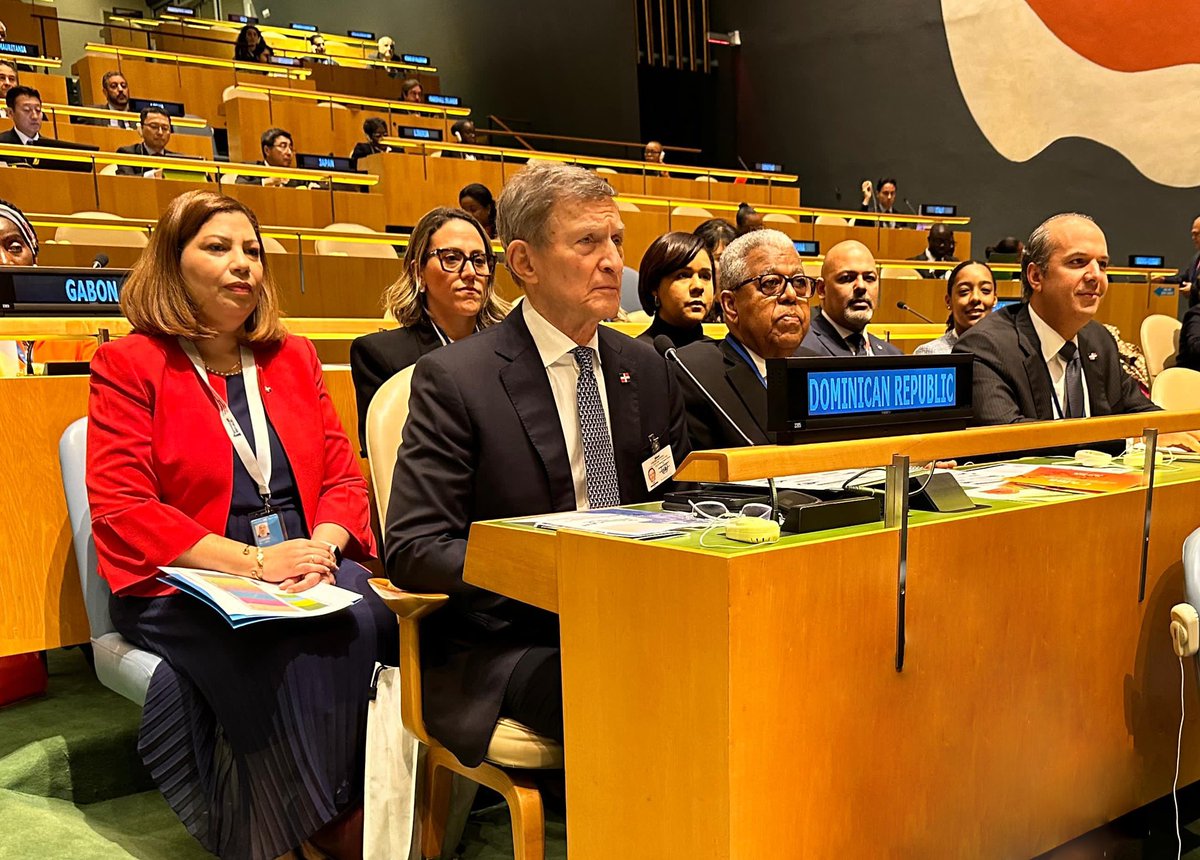 MIREXRD's tweet photo. Nota de prensa 🗞️.

Otra significativa victoria para la diplomacia dominicana: El país ingresará al Consejo de Derechos Humanos de ONU.🇺🇳 

Más información 🔗 https://t.co/a2F6hxHFxi https://t.co/oeLiMu16Gd