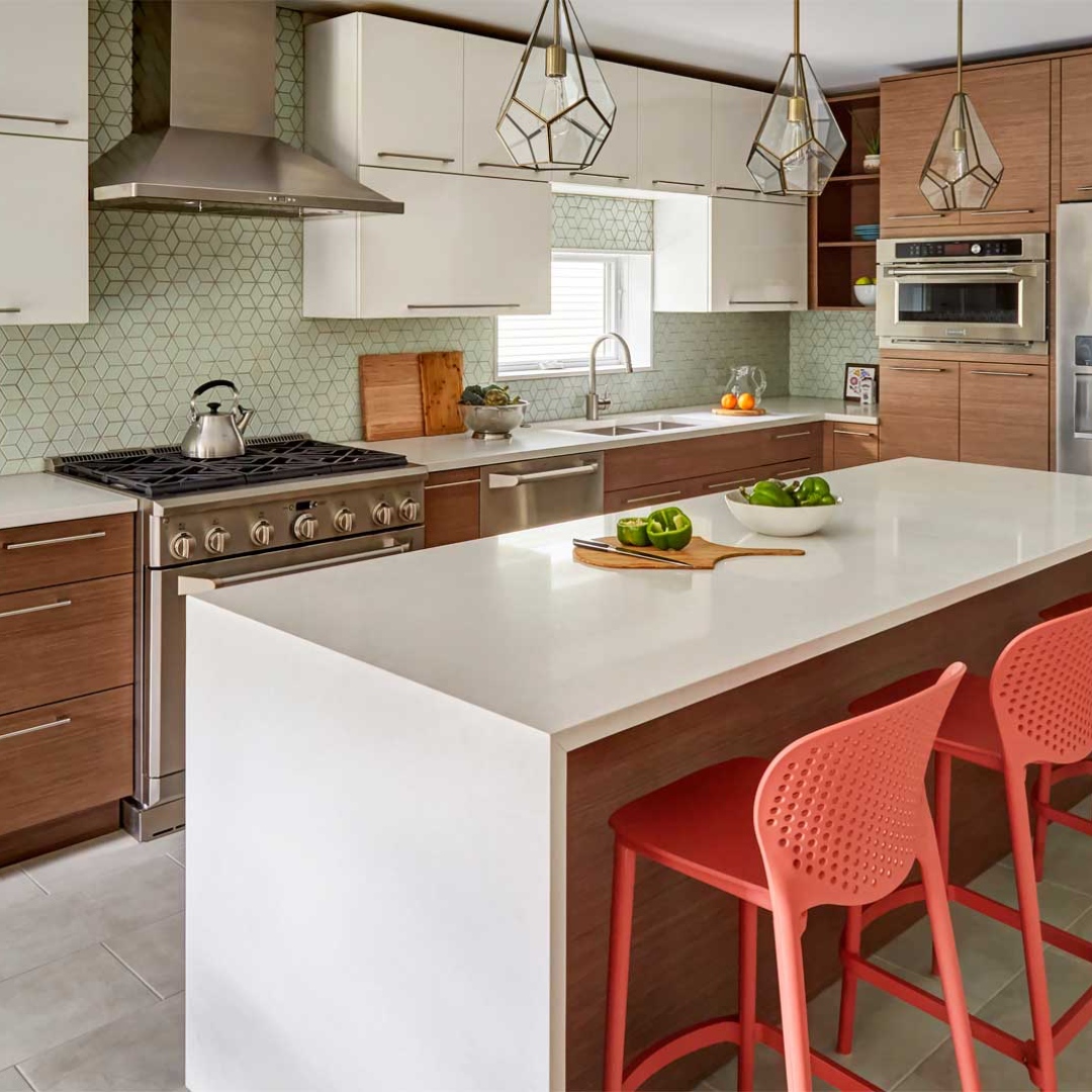 ExcelsiorLumber's tweet image. Maximizing your kitchen space is easy with a vertical approach! Siteline's stacked cabinets make the most of your ceiling height. Keep everyday essentials accessible and store lesser-used items up high. 🍽️🏡 

#KitchenDesign
#SmallSpace
#MaximizeSpace