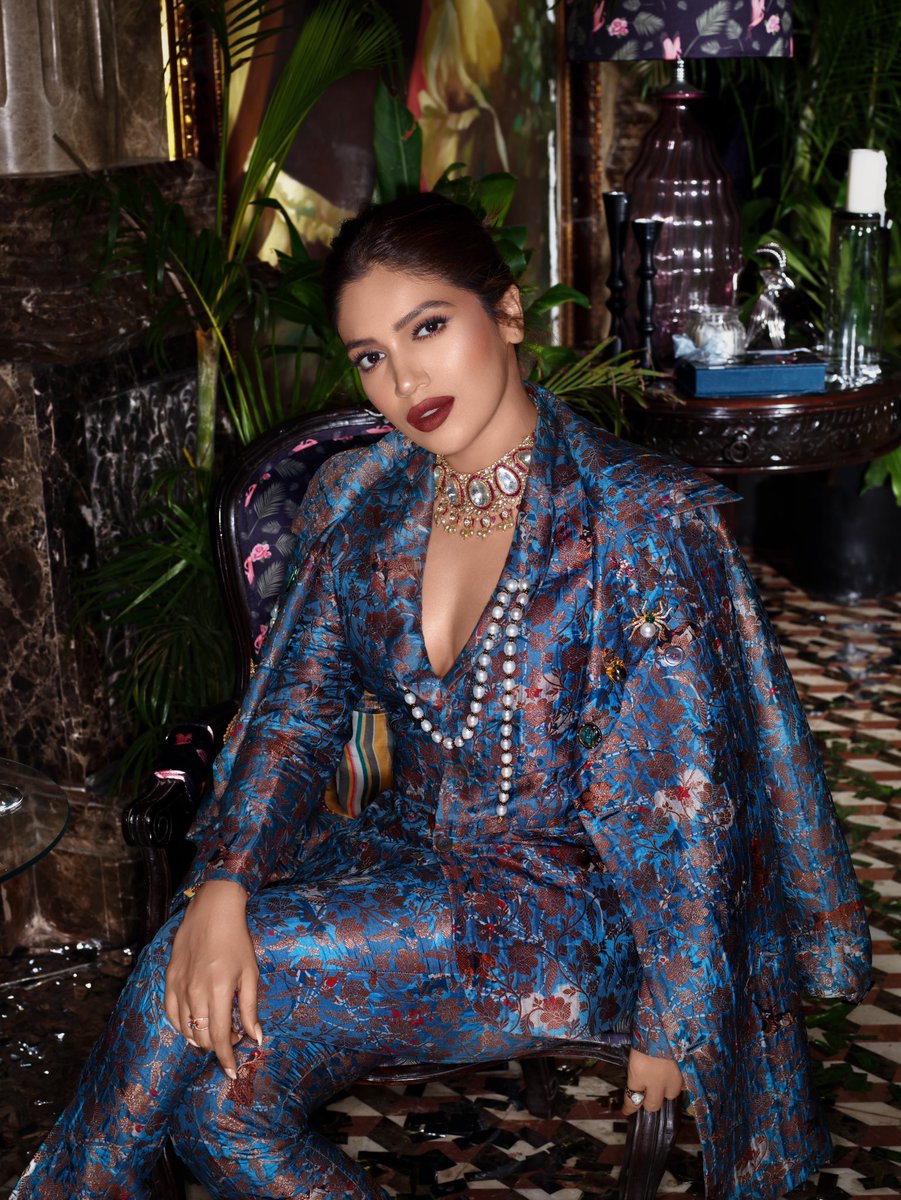 bhumipednekar's tweet photo. Own every moment with Poncy Power!
#MACPartyPalace #MACCosmeticsIndia #SeizeTheLight #MACFestiveLook https://t.co/IJxzgjxbxl