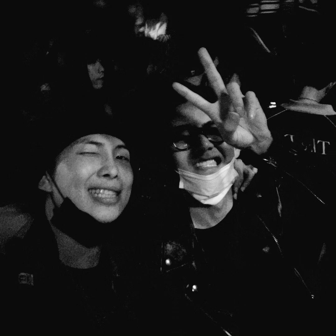 KNJRKlVE_'s tweet photo. [231010] RM (@/rkive) on Instagram (1)

"사랑했
읍니다"

💎 https://t.co/I8eSZwfHTO
💎 https://t.co/fbosXTviQh

✨ https://t.co/pebqH8eQS0
✨ https://t.co/4OoVAfi0Xa

#NAMJOON #남준 #방탄소년단RM #BTSRM #IndigoByRM #RM218KOMCA #ProudAmbassadorRM #RMxBOTTEGAVENETA #RMxDAZEDKOREA https://t.co/tq4MvymPaT