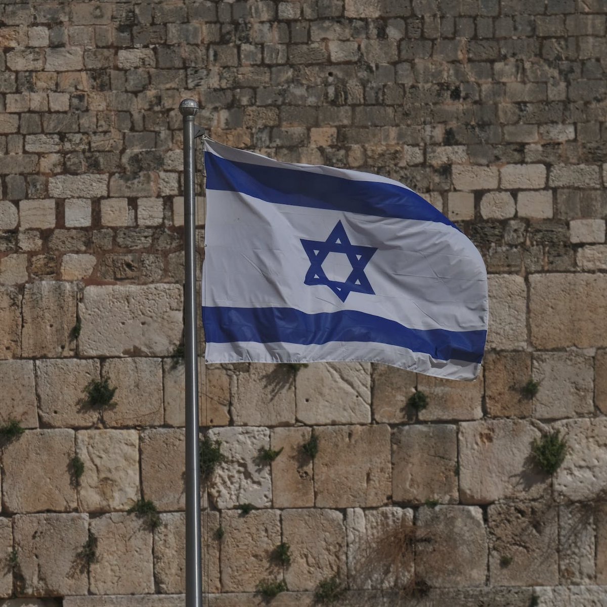 choquei's tweet photo. 🚨VEJA: ONU afirma que cerco a Faixa de Gaza feito pelo governo de Israel após o ataque do grupo Hamas é proibido pelo Direito Internacional.

A organização alertou sobre a falta de água, luz e mantimentos para civis na região. https://t.co/VzCBaWOoZu