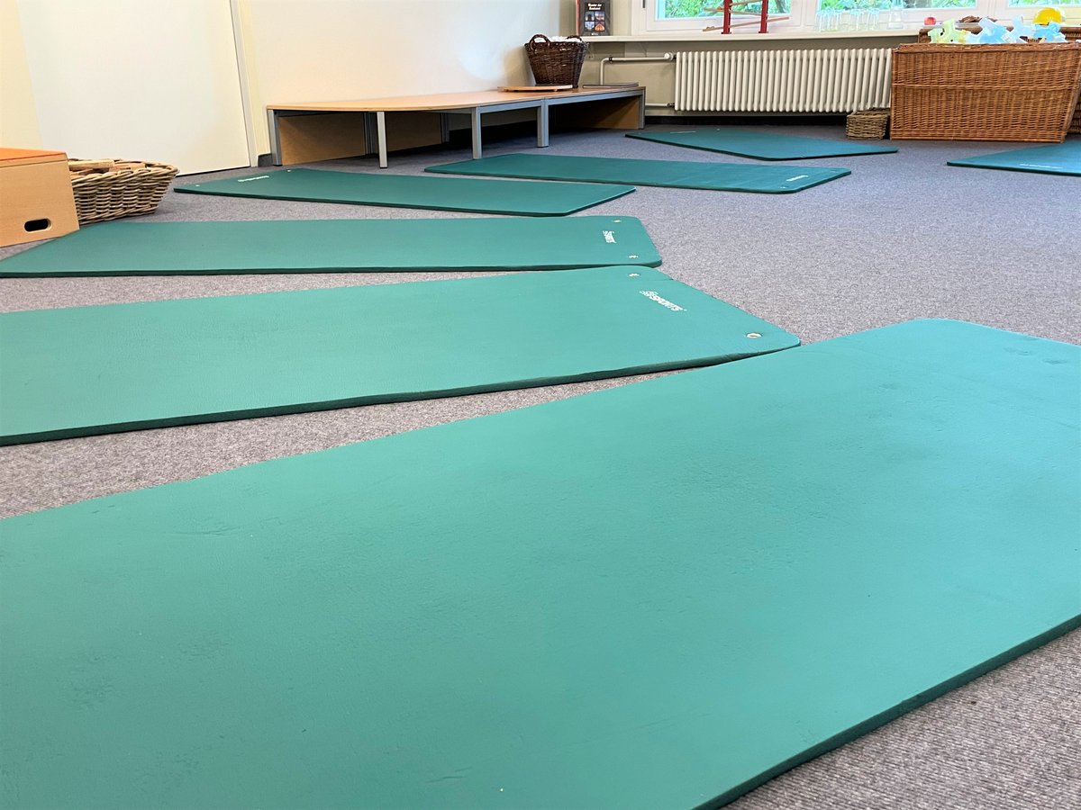 Kigaeno's tweet photo. Heute hieß es in unserem #BBZ: Bewegung tut gut! Gemeinsam wurde der jährliche #Gesundheitstag mit einer xamba-Session, einer Mischung aus Fitness und Tanzen, eröffnet. Wir bedanken uns bei unseren Gesundheitsmultiplikator*innen und unserer Gesundheitskoordinatorin für den Tag!🙂 https://t.co/PK0yaGtKKm