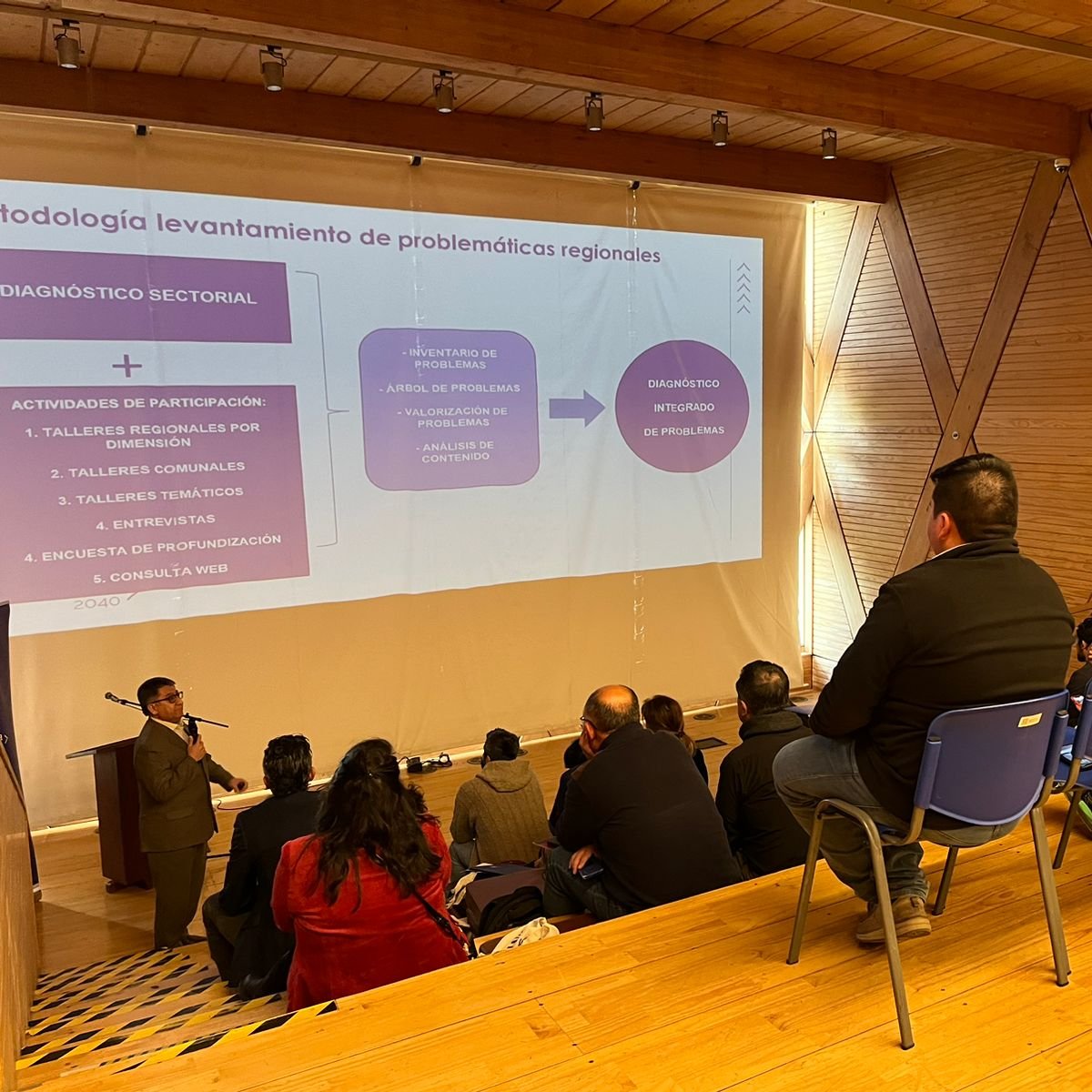 😊𝗧𝗮𝗹𝗹𝗲𝗿𝗲𝘀 𝗗𝗶𝗮𝗴𝗻ó𝘀𝘁𝗶𝗰𝗼 𝗜𝗻𝘁𝗲𝗴𝗿𝗮𝗱𝗼

El <a href="/pabellon_arau/">Pabellón Araucanía</a> fue testigo de los talleres de Diagnóstico Integrado de la Estrategia Regional de Desarrollo de La #Araucanía2040.

Acudieron miembros del <a href="/gorearaucania/">Gobierno de La Araucanía</a>, sector público, privado, académico y social.