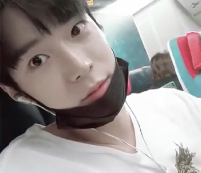 invernoforu's tweet photo. 나이는 나만 먹지 https://t.co/s5EBCF4RDE