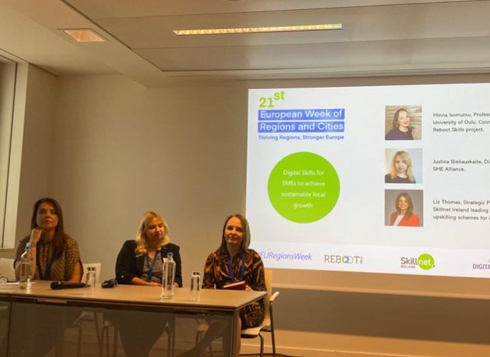 Sharing experiences in upskilling digital skills of working professionals in #rebootskills with Justina Bieliauskaite and Liz Thomas, facilitated by <a href="/M_O_Jordan/">Mark Jordan</a> in sunny Brussels. Thanks for organizing <a href="/SkillnetIreland/">Skillnet Ireland</a> <a href="/ValerieRoussSom/">Valérie Rousselin Somerville</a>