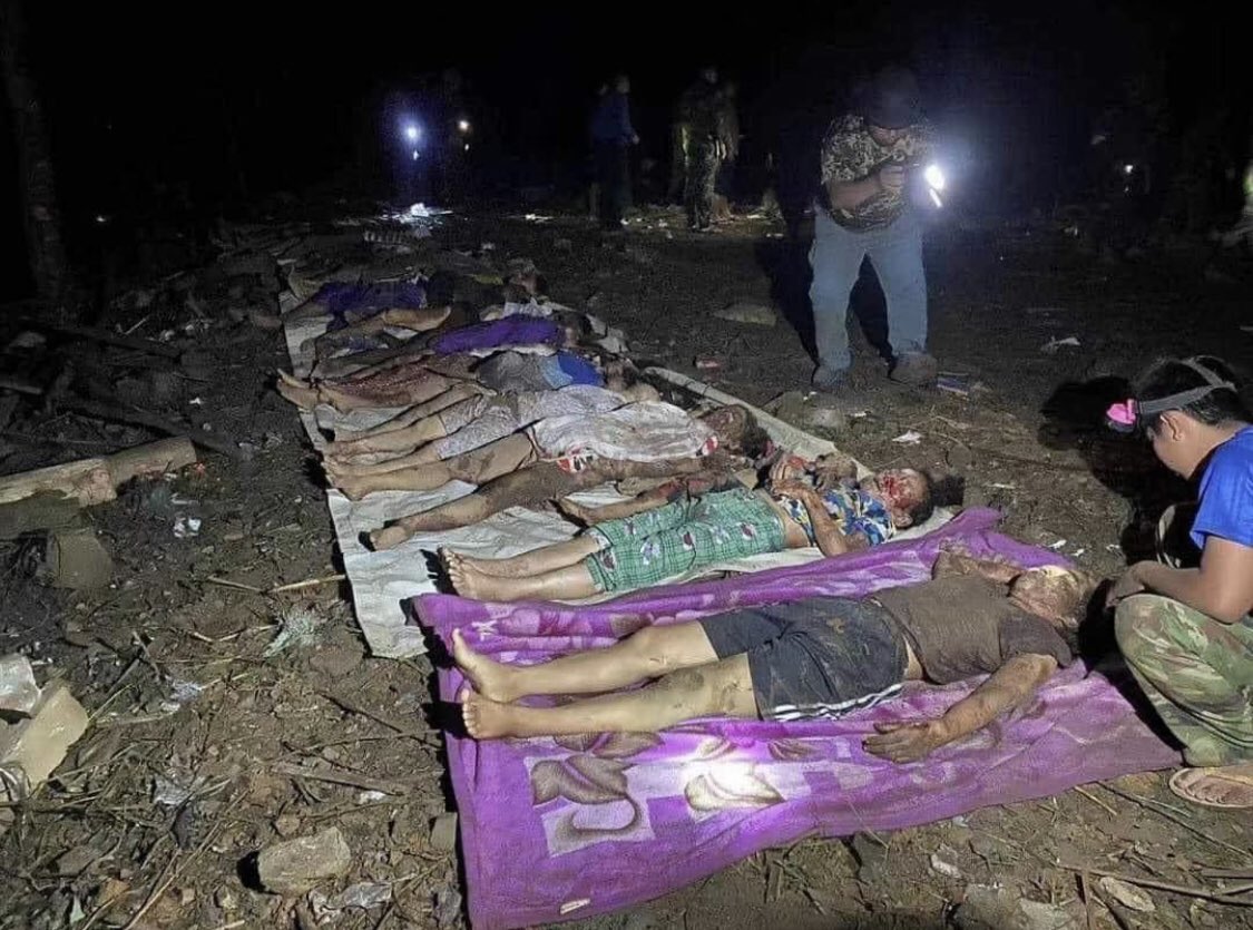 PhyuPink's tweet photo. Myanmar military has been targeting on its own people regardless of insurgent personnel or civilians. Many innocent people including children and pregnant women in a IDP camp in Laizar were killed by the artillery shells of Burmese army yesterday.

#Laizar_whathappeninginmyanmar https://t.co/wm2G9NpXQ7