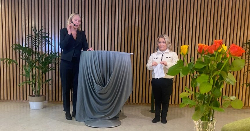 Statsråd Sandra Borch besøker i dag #Språksamlingane for å snakke om regjeringa si satsing på norsk #fagspråk saman med rektor <a href="/margarethhagen_/">Margareth Hagen</a> . Me på <a href="/termportalen/">Termportalen</a> følgjer spent med. <a href="/UiB_HF/">Det humanistiske fakultet</a> @sprakradet